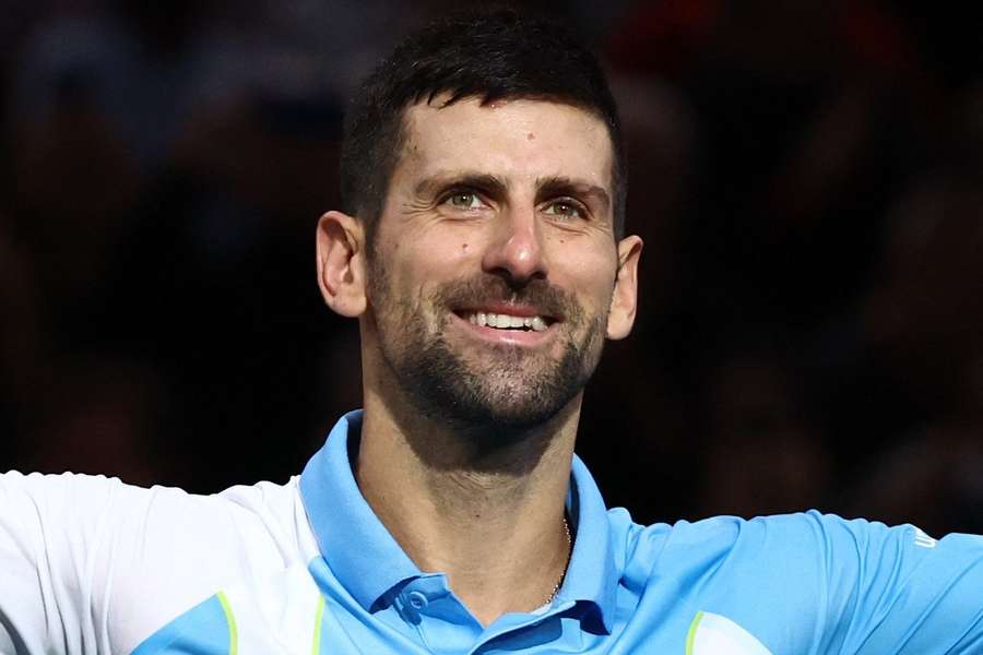 Novak Djokovic precisa de mais uma vitória amanhã em Paris para igualar o recorde de oito títulos no torneio