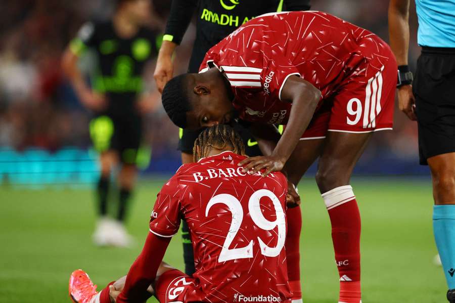 Liverpool new boy Bradley Barcola limps off against Atletico with apparent injury