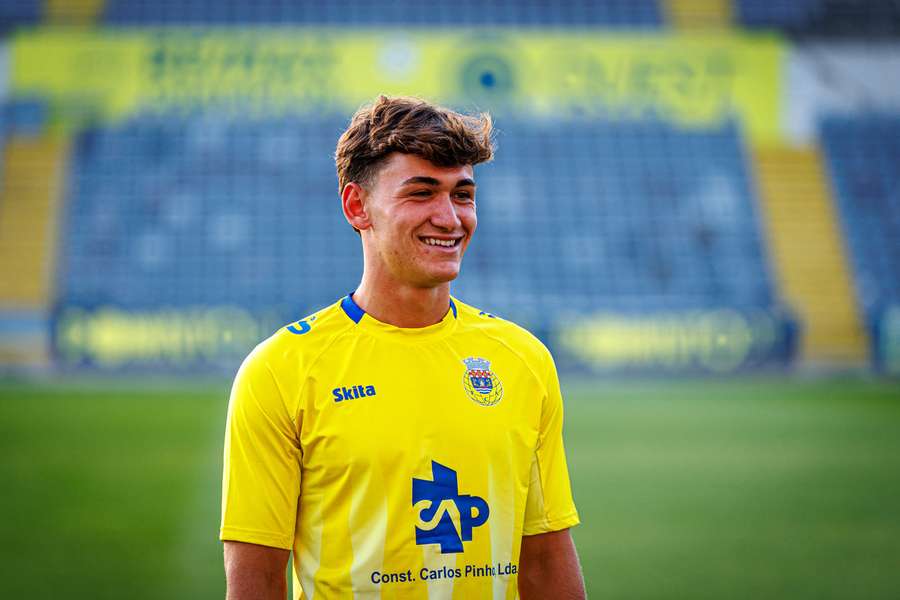 Mateo Flores emprestado ao Arouca