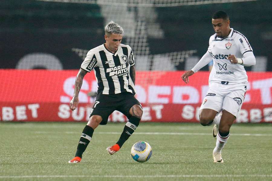 Alerrandro deu trabalho ao Botafogo no primeiro tempo