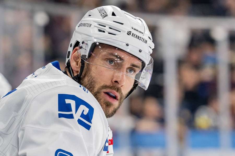 Matthias Plachta auf der Bank. Matthias Plachta auf der Bank.