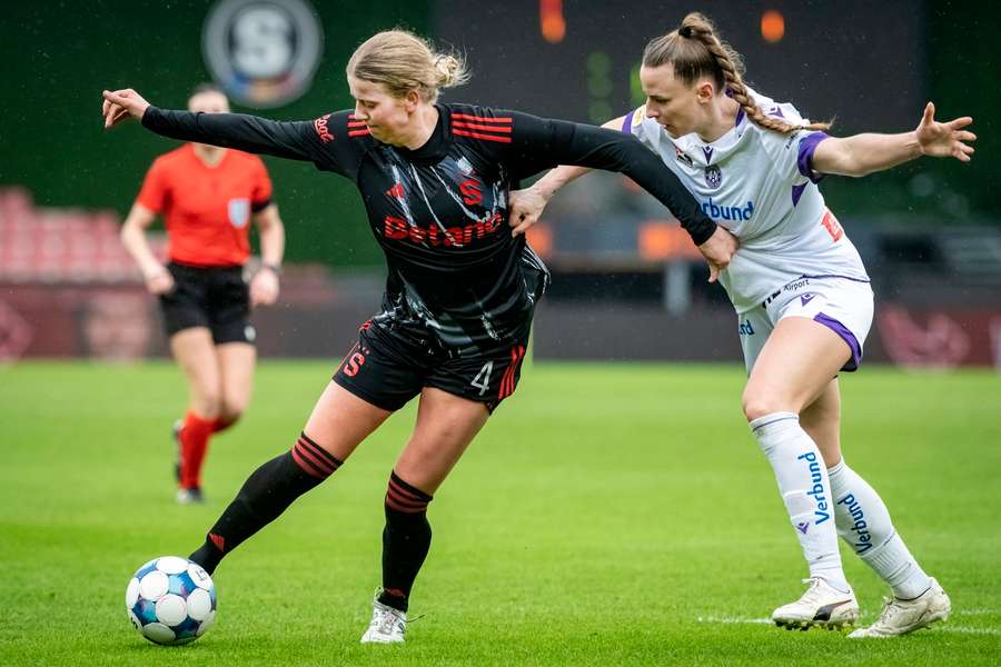 Fotbalistky Sparty vyřadily Austrii a postoupily do semifinále Evropského poháru. Fotbalistky Sparty vyřadily Austrii a postoupily do semifinále Evropského poháru.