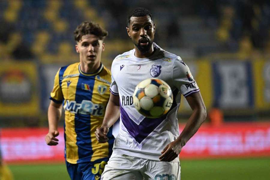 Superliga LIVE FC Argeș - Petrolul Ploiești. 