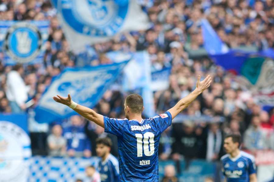 Dzeko hatte S04 mit zwei Toren in Front gebracht