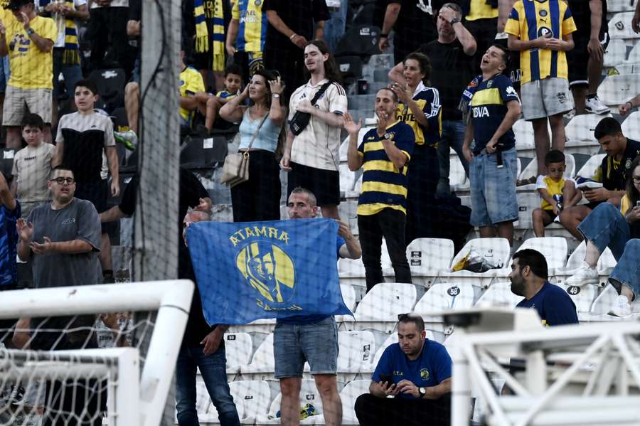 Los aficionados israelíes aún no saben si podrán ir a ver el Aston Villa-Maccabi