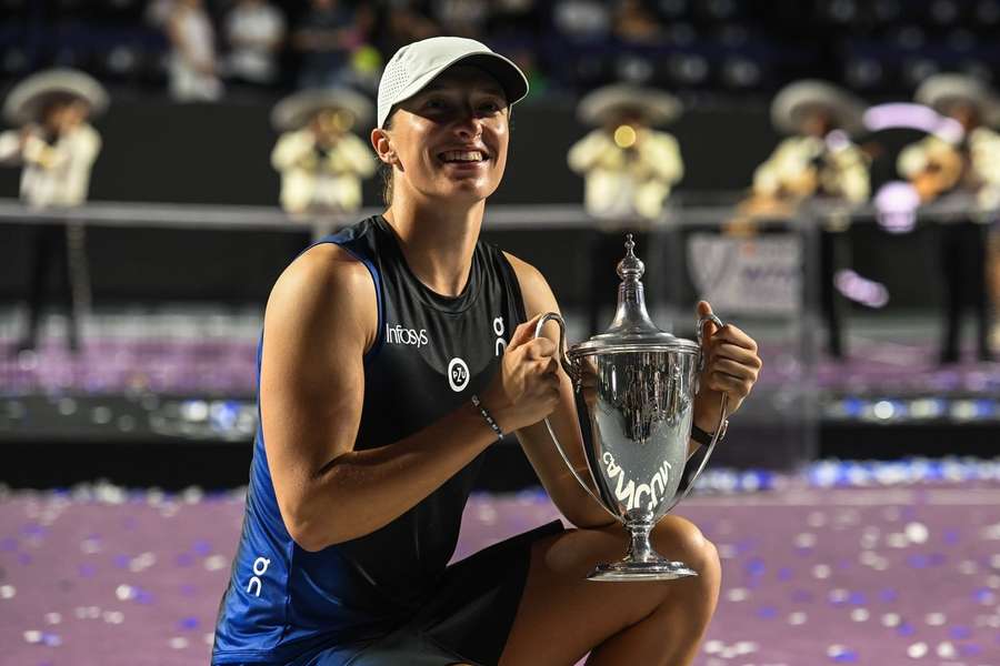 Iga Swiatek terminou o ano como líder do ranking da WTA