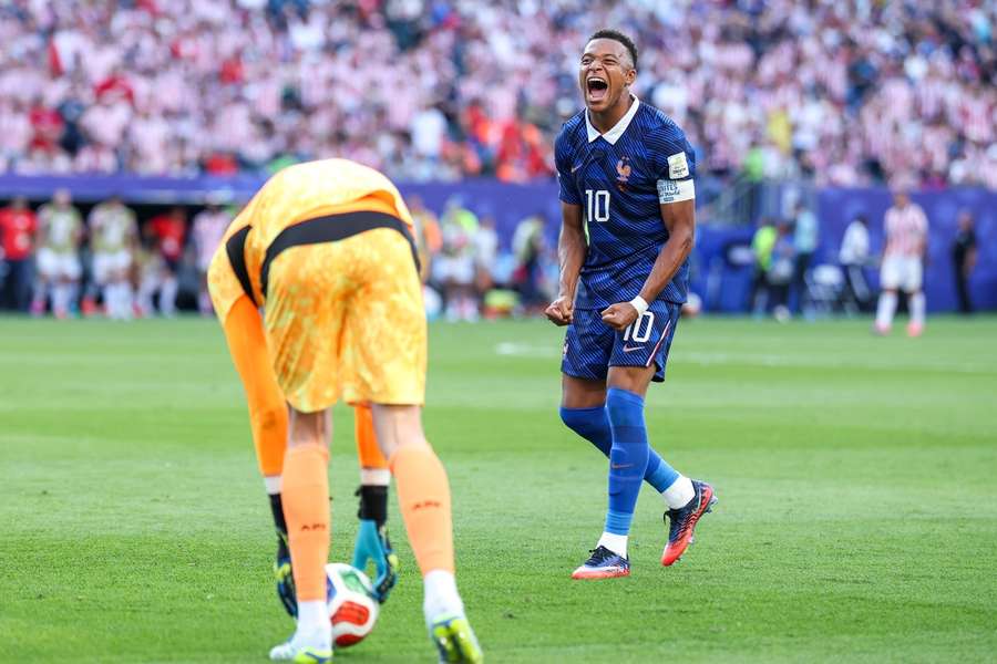 Mbappé po konci zápasu Mbappé po konci zápasu