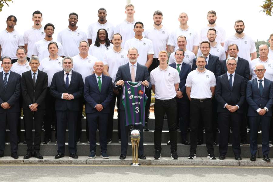 Foto de familia del Unicaja con el rey Felipe 