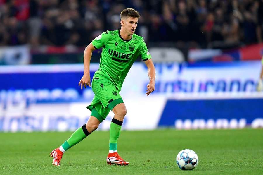 Cătălin Itu, în perioada în care evolua pentru Dinamo, în timpul unui derby cu FCSB din 2021