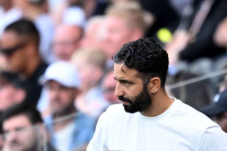 Ruben Amorim observa el partido