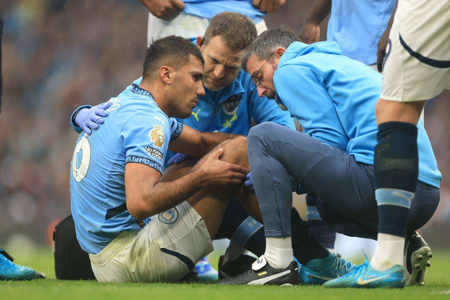 Rodri geblesseerd op het gras