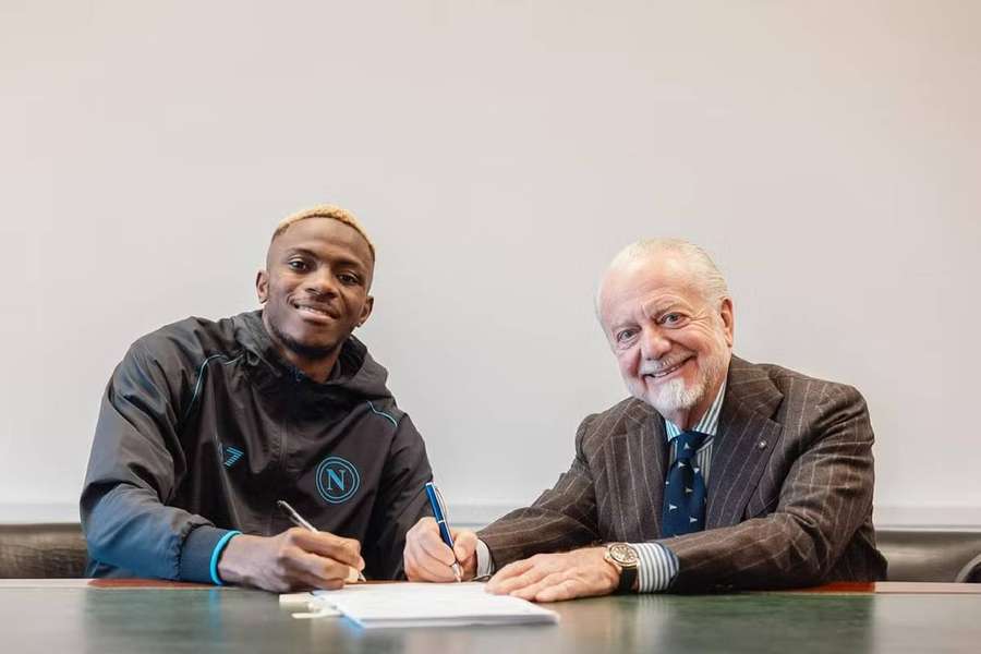 Victor Osimhen şi-a prelungit contractul cu Napoli