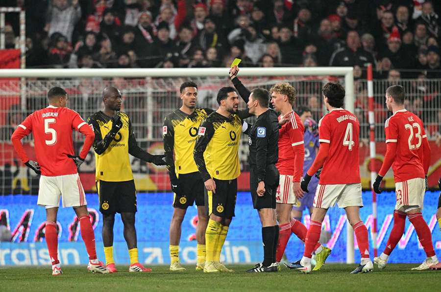 Can si vysloužil žlutou kartu. Can si vysloužil žlutou kartu.