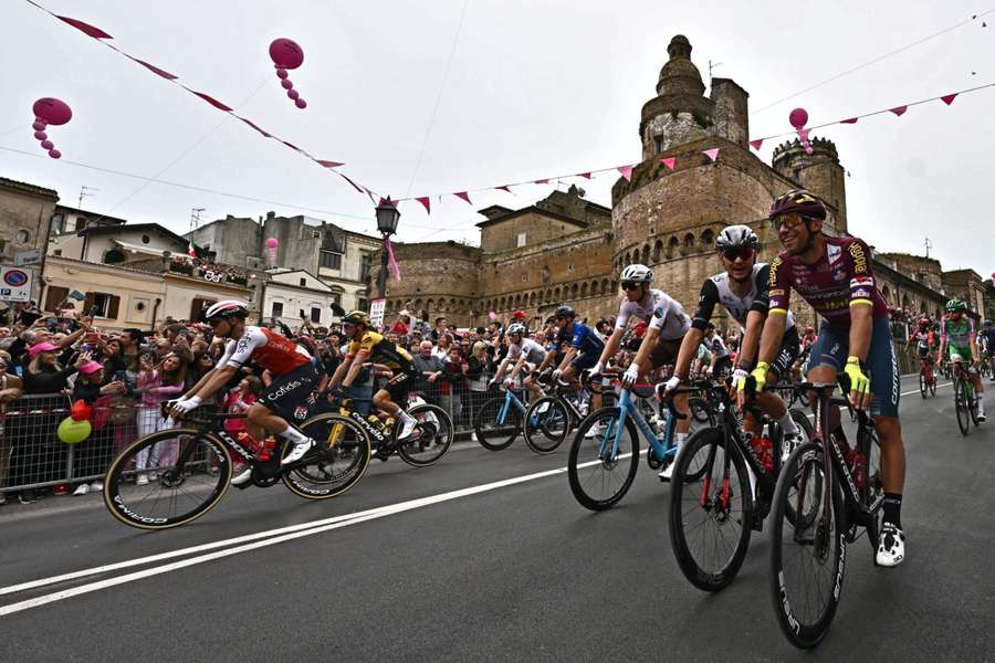 Giro d'Italia - Francuz Paret-Peintre wygrał etap, Norweg Leknessund nowym liderem