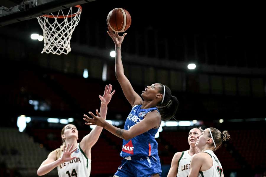 Valériane Ayayi et les Bleues en contrôle. 