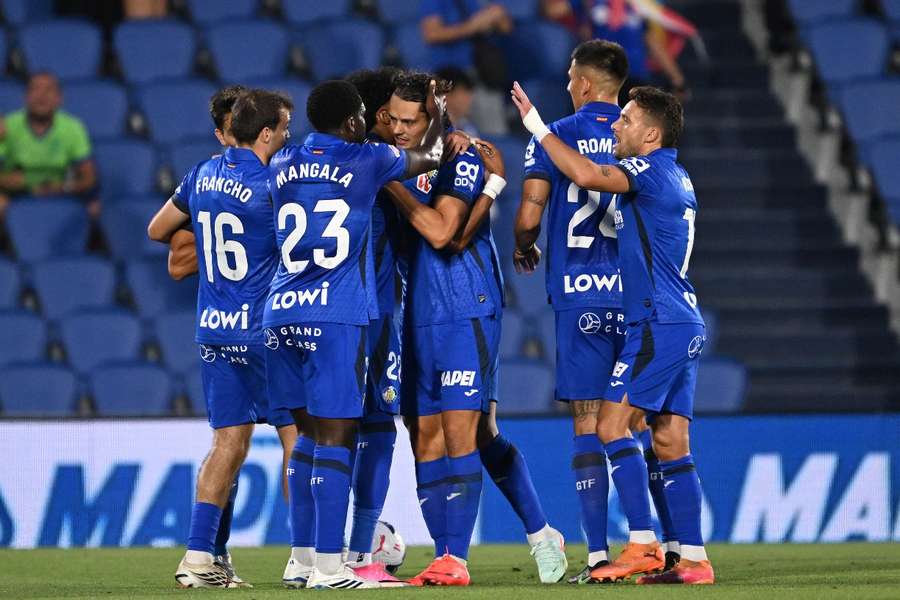 Los jugadores del Getafe celebran el gol de Enes Ünal Los jugadores del Getafe celebran el gol de Enes Ünal