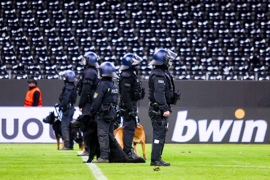 Forțe de ordine la partida din Conference League a celor de la Eintracht Frankfurt 