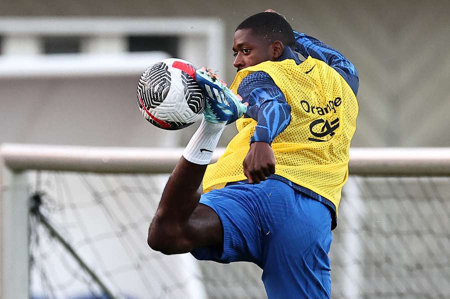 Ousmane Dembélé em treino com a seleção francesa