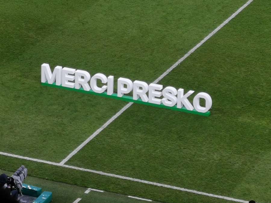 Cartaz de agradecimento de Presnel Kimpembe no Parque dos Príncipes