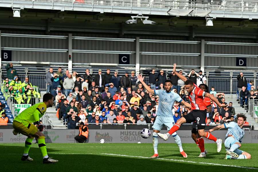 Luton Town's English striker #09 Carlton Morris (2R) shoots to score their second goal