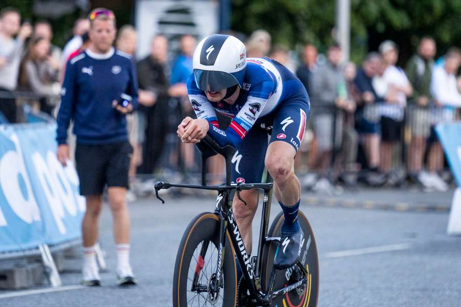 Kasper Asgreen kører i mål i bedste tid og vinder DM-guld - Mændenes DM enkeltstart i Aalborg