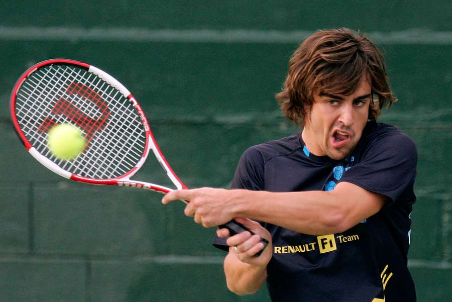 Fernando Alonso a jogar ténis em 2006