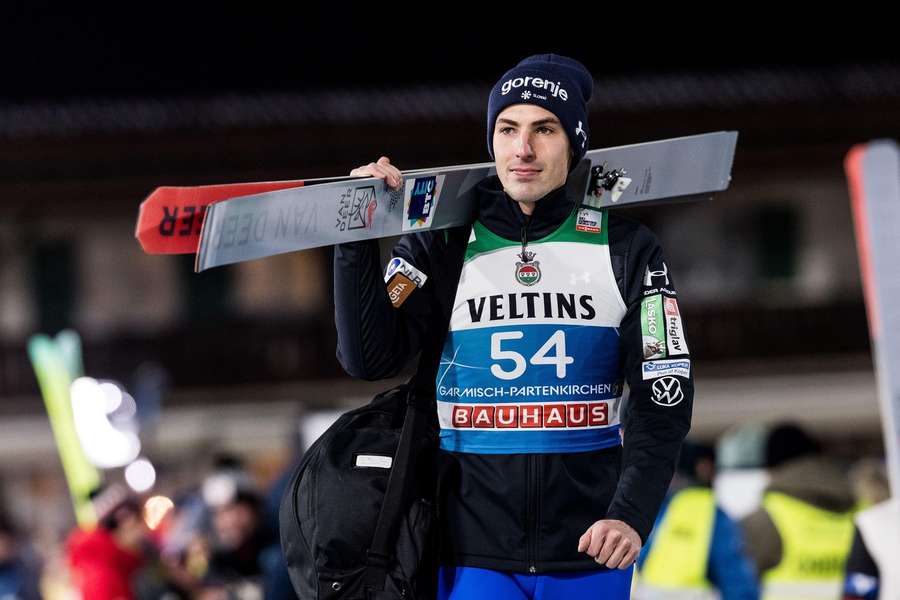 Zajc wurde in Oberstdorf als auch Garmisch-Partenkirchen wegen seines Anzugs disqualifiziert