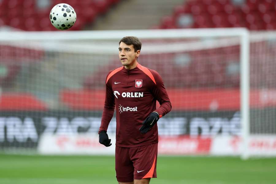 Jakub Kiwior, central do FC Porto, está ao serviço da seleção da Polónia Jakub Kiwior, central do FC Porto, está ao serviço da seleção da Polónia
