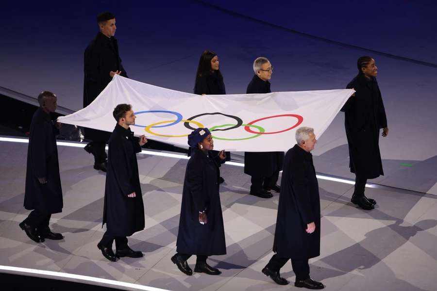 Cerimônia de abertura aconteceu em mais de um local simultaneamente Cerimônia de abertura aconteceu em mais de um local simultaneamente
