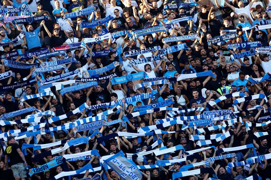 Adeptos do Nápoles no Armando Maradona Adeptos do Nápoles no Armando Maradona
