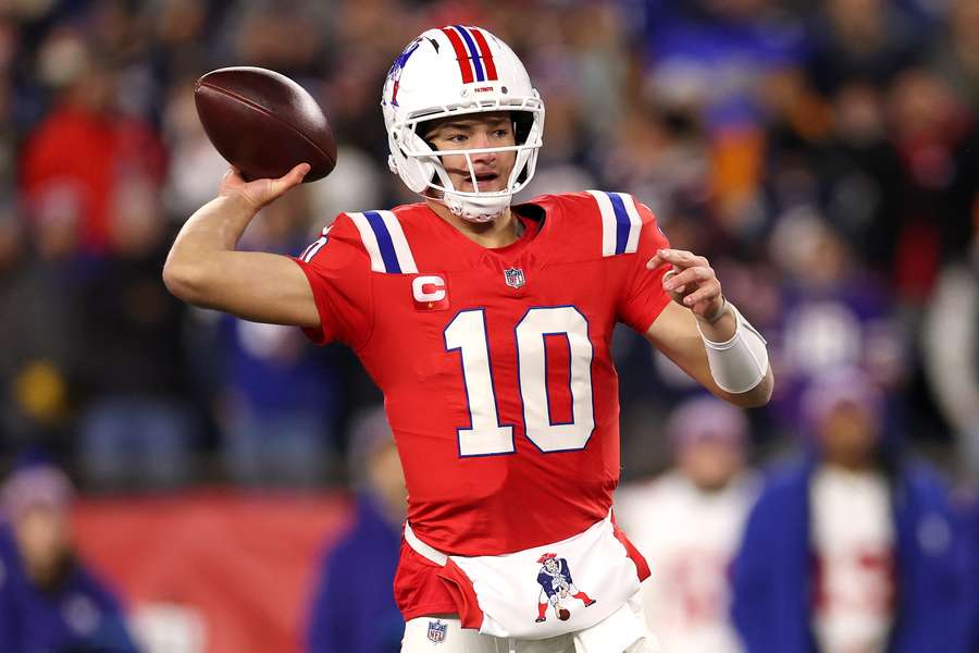 Patriots QB Drake Maye throws a pass in Week 13 matchup against the New York Giants (2025) Patriots QB Drake Maye throws a pass in Week 13 matchup against the New York Giants (2025)
