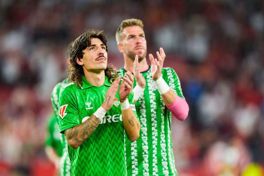 Héctor Bellerín og Co. skal torsdag forsøge at revanchere en skidt start i Conference League i en hjemmekamp mod danske FC København.