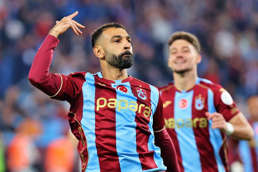 Salah abriu o placar com apenas 4 minutos de jogo Salah abriu o placar com apenas 4 minutos de jogo