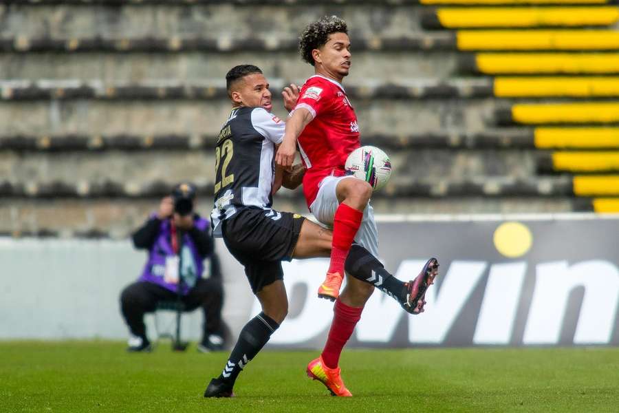 Gustavo Garcia vai continuar a jogar em Portugal