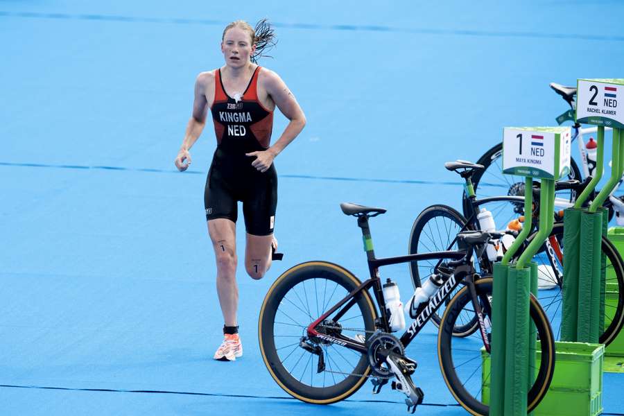 Maya Kingma verblijft tijdens de Olympische Spelen niet in het olympisch dorp bij de triatlonploeg