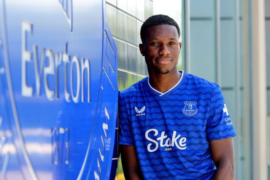 Ex-Wimbledon whizkid Clarke pens new Everton contract Ex-Wimbledon whizkid Clarke pens new Everton contract