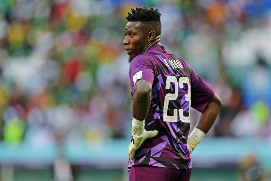 Kamerunec Onana se pohádal s trenérem Songem a požádal o vyřazení z týmu.