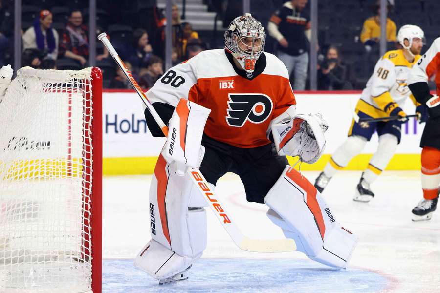 Daniel Vladař se stává oporou Flyers.