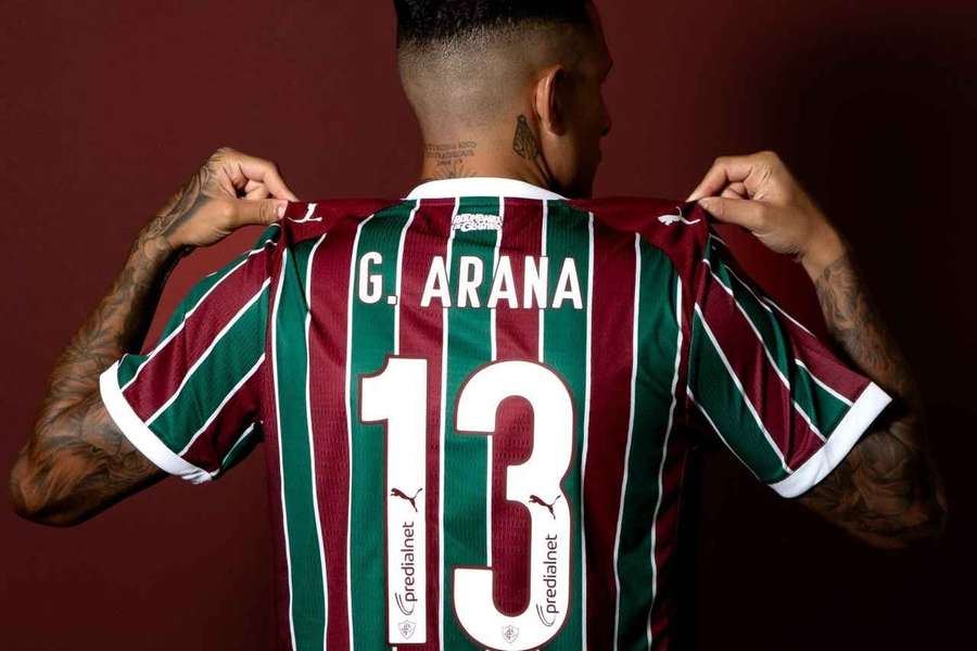 Guilherme Arana assinou pelo Fluminense