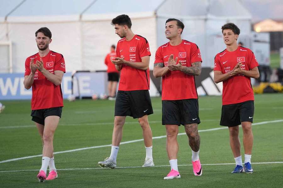 Ismail Yuksek, Demir Tiknaz, Abdulkerim Bardakci and Arda Guler no treino da Turquia no Arizona Ismail Yuksek, Demir Tiknaz, Abdulkerim Bardakci and Arda Guler no treino da Turquia no Arizona