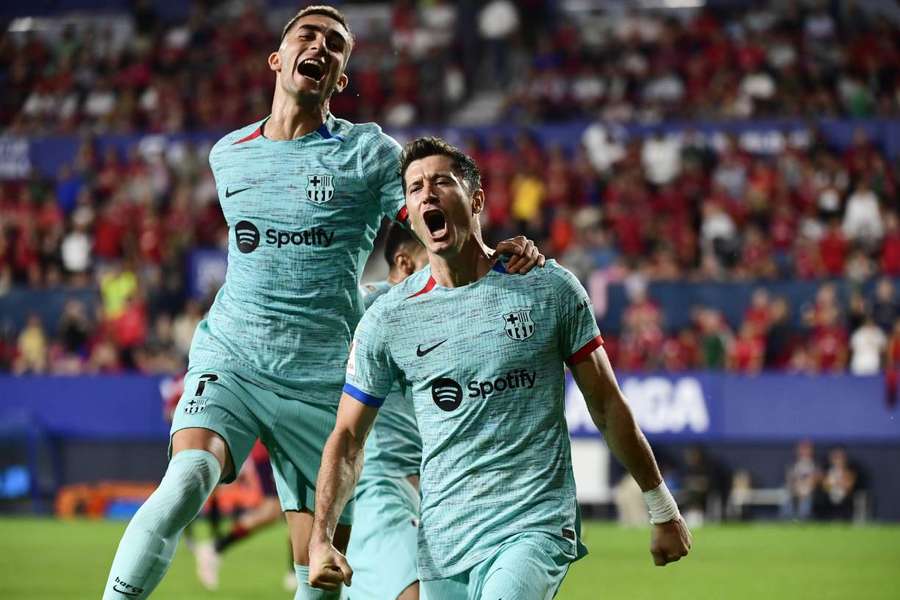 Lewandowski e Ferrán festeggiano il secondo gol del Barça.