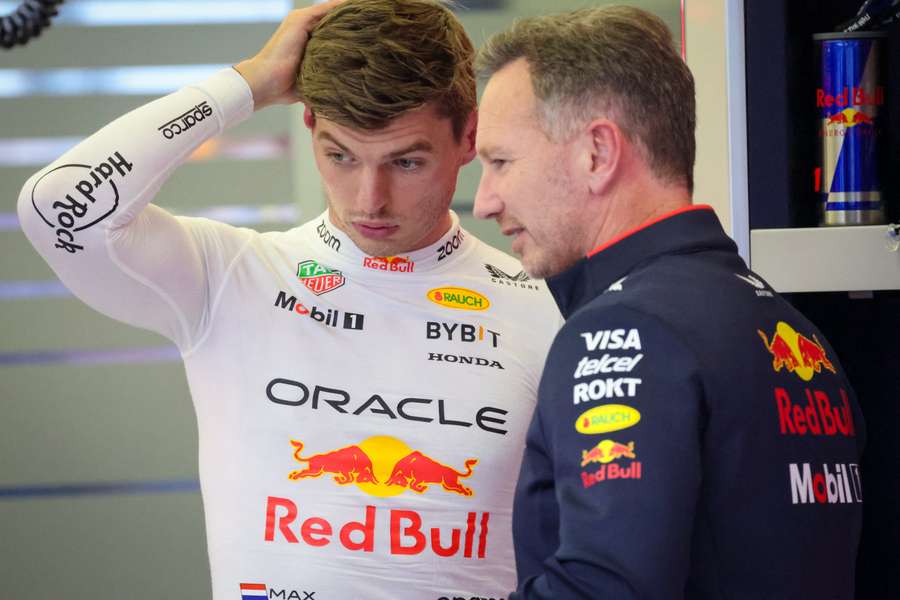 Max Verstappen en Christian Horner in Bahrein