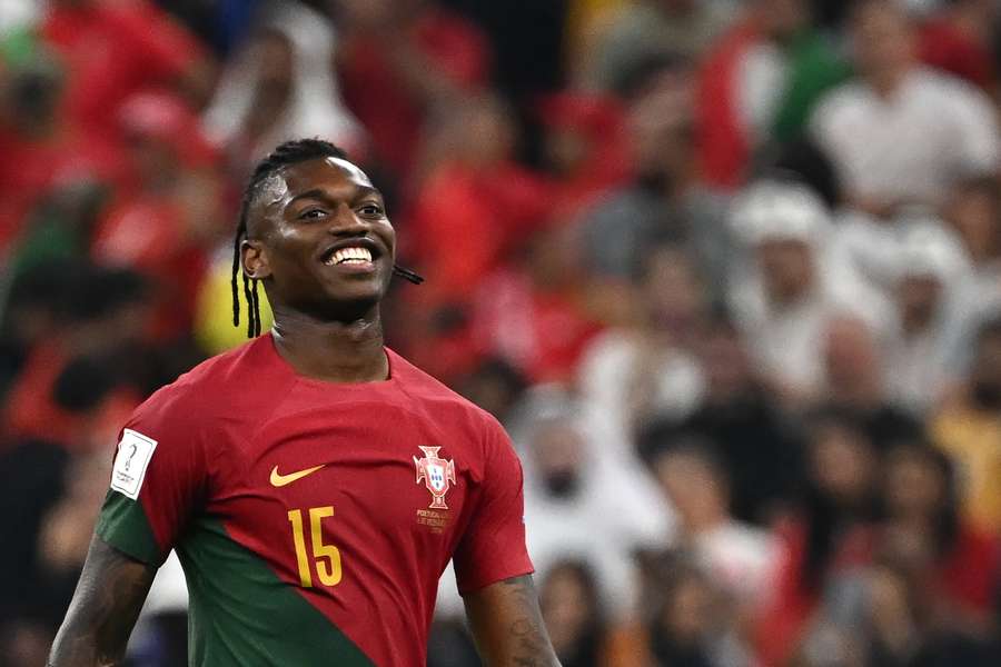 AC Milan quer segurar Rafael Leão, que admitiu ter tido uma conversa positiva com Maldini antes do Mundial-2022