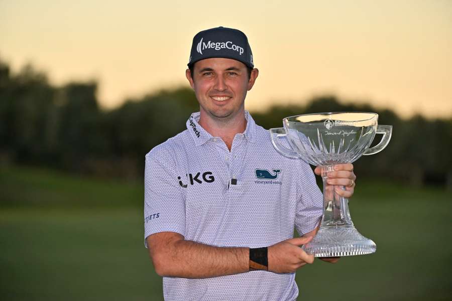 J.T. Poston putts for victory at the 72nd hole of the US PGA Tour Shriners Children's Open