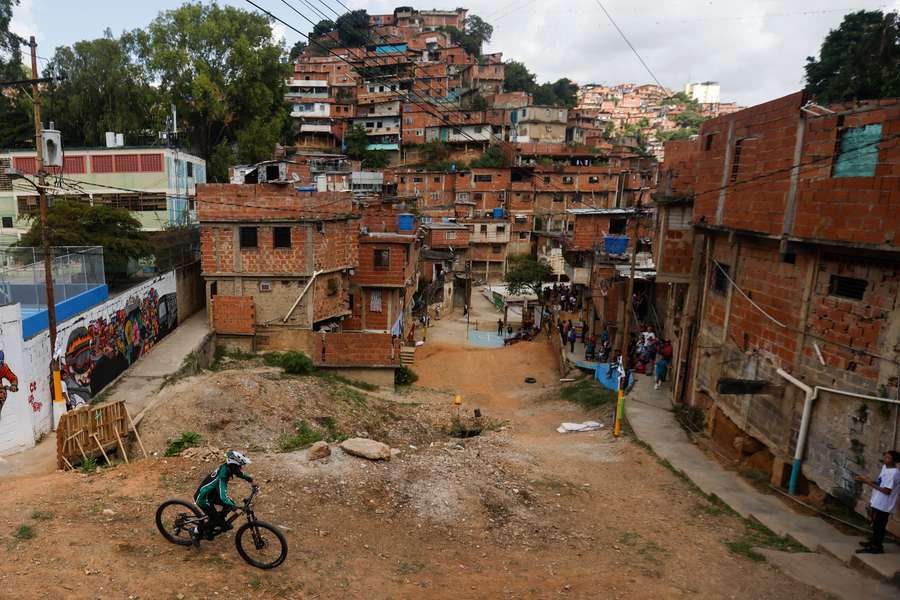 Un corredor compite en Petare