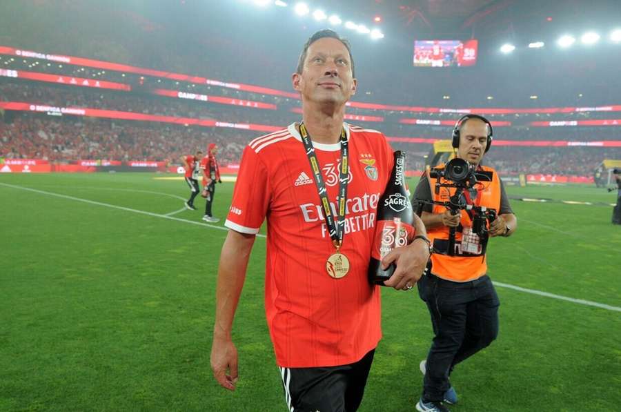 Roger Schmidt festeja o título pelo Benfica