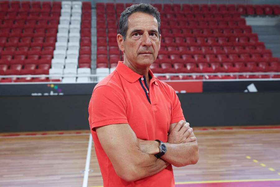 Luís Monteiro, antigo treinador-adjunto da seleção, agora na equipa feminina do Benfica