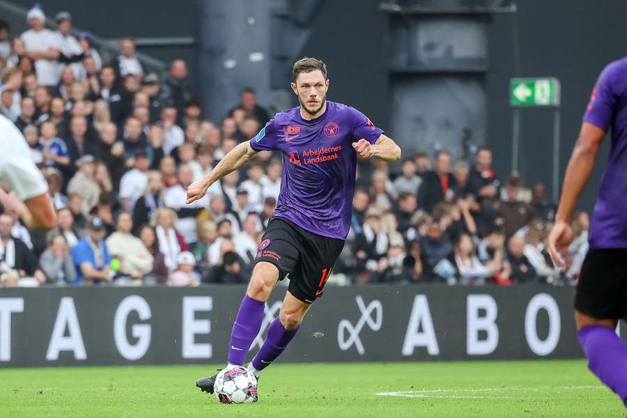 Henrik Dalsgaard i kamp for FC Midtjylland i Parken mod FC København.