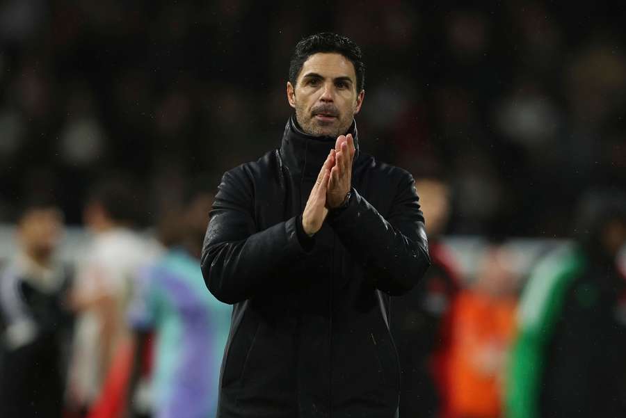 Arteta applauds fans after the match