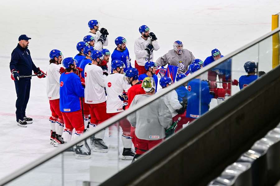 Českí hokejisti sa musia vysporiadať so zmenou v kádri.